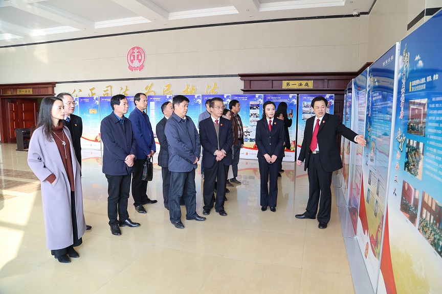 1 荊州市中級人民法院邀請部分在荊全國、省、市人大代表和政協委員視察法院工作。.JPG